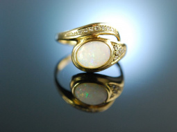 Regenbogen Schimmer! Sch&ouml;ner Ring Gold 585 Opal Diamanten