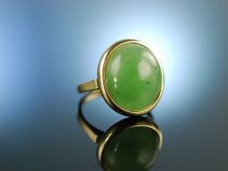 Vintage Greenery! Schicker Ring Gold 585 Jade Cabochon M&uuml;nchen um 1960
