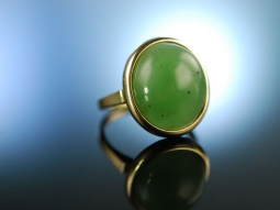 Vintage Greenery! Schicker Ring Gold 585 Jade Cabochon M&uuml;nchen um 1960