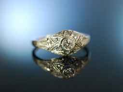 Eleganz des Art Deco! Ring um 1915 Wei&szlig; Gold 585 Platin Diamanten 0,2 ct
