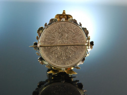 Mit der bayrischen Krone! Historische Trachten M&uuml;nz Brosche Silber vergoldet um 1880