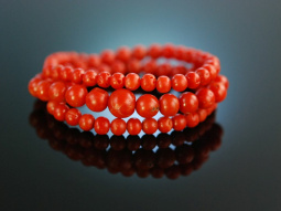 Naples around 1930! Fine coral necklace in gradient and...