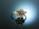 Um 1920! Charmanter Daisy Ring Wei&szlig; Gold 750 Naturperlen Diamant