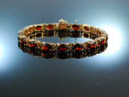 Rotes Leuchten! Sch&ouml;nes klassisches Riviere Granat Armband Gold 333