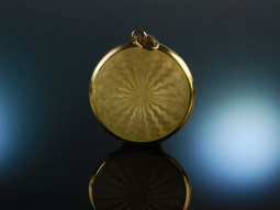 Um 1900! H&uuml;bsches Medaillon Silber vergoldet guillochiert Zieremail Rosen Motive