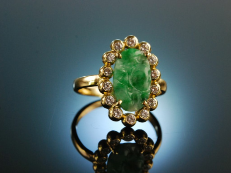 England um 1965! Sch&ouml;ner Apple Jade Ring Gold 750 geschnittene Jade und Brillanten