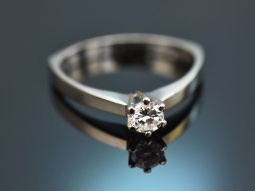 Um 1980! Klassischer feiner Brillant Solit&auml;r Ring...