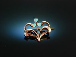 Charming flower brooch! Opal Doubl&eacute; around 1900