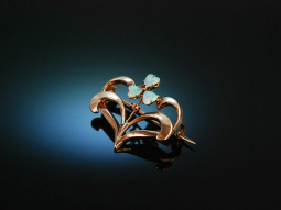 Charming flower brooch! Opal Doubl&eacute; around 1900