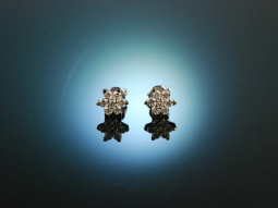 Diamond Flowers! Feine Diamant Ohrstecker in Bl&uuml;tenform Wei&szlig; Gold 750