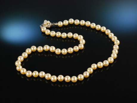 Classy Pearls! Sch&ouml;ne Akoja Zuchtperlenkette um 1980 Wei&szlig; Gold 585