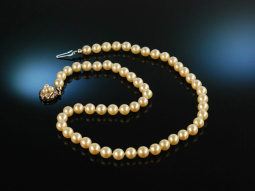 Classy Pearls! Sch&ouml;ne Akoja Zuchtperlenkette um 1980 Wei&szlig; Gold 585