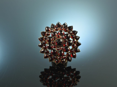 Around 1980! Beautiful traditional costumes garnet rosettes brooch gold 333