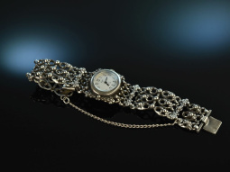 Around 1980! Beautiful traditional costume wristwatch...