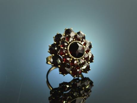 Around 1935! Imposing historical garnet ring yellow gold 333
