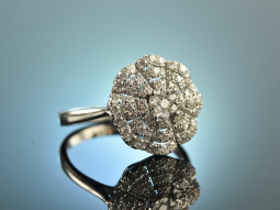 Timelessly elegant! Beautiful ring diamonds 0,6 ct white...
