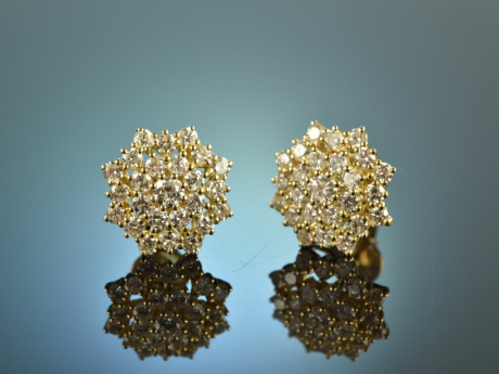 Timelessly elegant! Dream earrings diamonds 1,9 ct gold 750