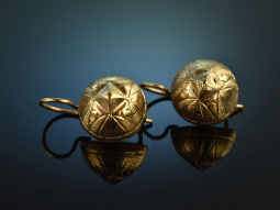 Um 1900! H&uuml;bsche verzierte Halbkugel Ohrringe Silber vergoldet