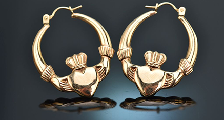 Ohrringe aus Roségold mit Claddagh Motiv