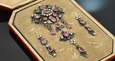 Historische Parure in antikem Originaletui