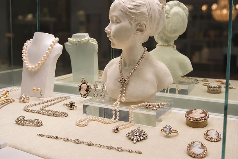 A display at an antique jewellery shop featuring historical diamond jewellery